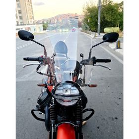 Motocam Moto Guzzi V7 Stone 2021-2023 Model 53 cm Şeffaf Renkli 4 mm Aparatsız Ön Cam Siperlik