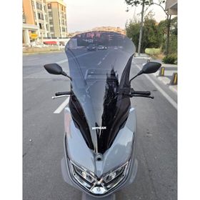 Motocam Motolüx MCX 125 Ön Cam 2024-2026 Model 68 cm Siyah Renkli 4 mm Motosiklet Rüzgarlık