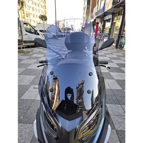 Motocam Piaggio MP3 530 Ön Cam 2023-2026 Model 72 cm Füme Renkli 4 mm Uzun Motosiklet Rüzgarlık