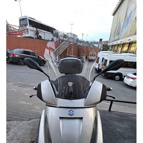Motocam Piaggio X7 2007-2012 Model Uyumlu 43 cm Şeffaf Renkli 4 mm Ön Cam Siperlik