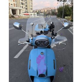 Motocam QJ LTR 125 Ön Cam 2023-2026 Model 45 cm Şeffaf Renkli 4 mm Elcikli Aparatsız Motosiklet Rüzgarlık