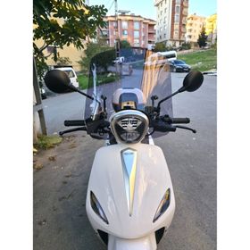 Motocam RKS Letbe LB 125 Ön Cam 2023-2026 Model 44 cm Füme Renkli 4 mm Aparatsız Motosiklet Rüzgarlık