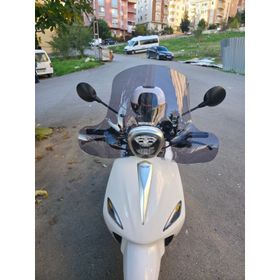 Motocam RKS Letbe LB 125 Ön Cam 2023-2026 Model 45 cm Füme Renkli 4 mm Elcikli Aparatsız Motosiklet Rüzgarlık