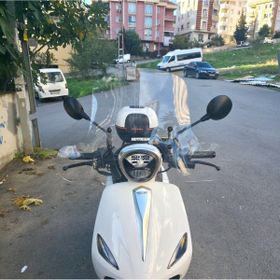 Motocam RKS Letbe LB 125 Ön Cam 2023-2026 Model 45 cm Şeffaf Renkli 4 mm Elcikli Aparatsız Motosiklet Rüzgarlık