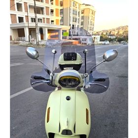 Motocam RKS LT 50 Pro Ön Cam 2023-2026 Model 51 cm Füme Renkli 4 mm Elcikli Aparatsız Motosiklet Rüzgarlık
