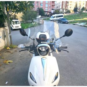 Motocam RKS Neon 125 Ön Cam 2023-2026 Model 45 cm Şeffaf Renkli 4 mm Elcikli Aparatsız Motosiklet Rüzgarlık