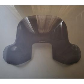 Motocam SFM Mayro 50 Ön Cam 2023-2026 Model 42 cm Füme Renkli 4 mm Elcikli Aparatsız Motosiklet Rüzgarlık