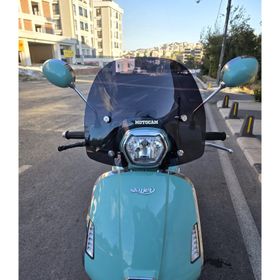 Motocam Skyjet Bellina Ön Cam 2024-2026 Model 37 cm Siyah Renkli 4 mm Aparatsız Motosiklet Rüzgarlık