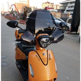 Motocam Yuki Gelato 125 Ön Cam 2023-2026 Model 43 cm Siyah Renkli 4 mm Aparatsız Motosiklet Rüzgarlık