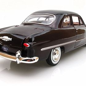 Motormax 1:24 1949 Ford Coupe -Bordo Model Araba