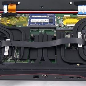 MSI GT80 Titan SLI 2QD-256TR Sağ Fan
