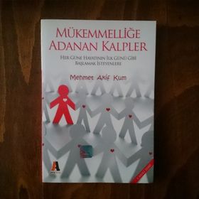MÜKEMMELLİĞE ADANAN KALPLER - MEHMET AKIF KUM
