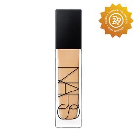 Nars Natural Radiant Medium 2.5 Sahel Yüksek Kapatıcılı Fondöten
