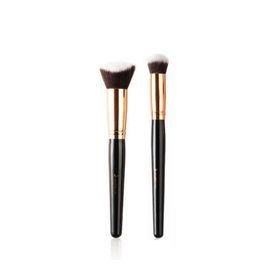Nascita 136 Profesyonel Oval Kapatıcı Fırçası ve 135 3D Kabuki Fondöten Fırçası