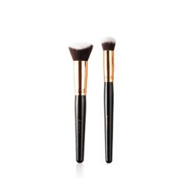 Nascita 136 Profesyonel Oval Kapatıcı Fırçası ve 135 3D Kabuki Fondöten Fırçası