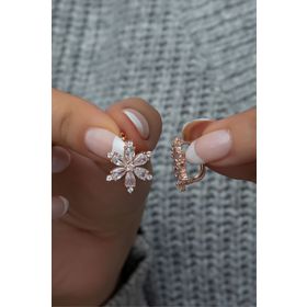 Nereze 925 Ayar Beyaz Taşlı Kamelya Çiçeği Kadın Gümüş Küpe
