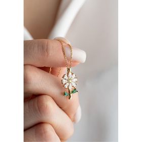 Nereze 925 Ayar Gold Kaplama Beyaz Zirkon Taşlı Kır Çiçeği Kadın Gümüş Kolye