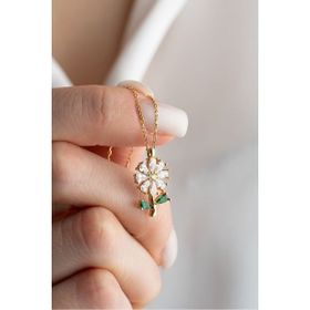 Nereze 925 Ayar Gold Kaplama Beyaz Zirkon Taşlı Kır Çiçeği Kadın Gümüş Kolye