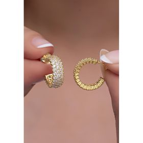 Nereze 925 Ayar Gümüş Gold 3 Sıra Beyaz Taşlı Yarım Tur Küpe
