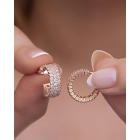 Nereze 925 Ayar Gümüş Rose 3 Sıra Beyaz Taşlı Yarım Tur Küpe