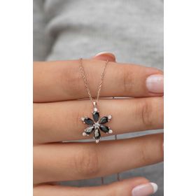 Nereze 925 Ayar Gümüş Siyah Taşlı Kamelya Çiçeği Kadın Kolye