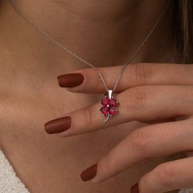 Nereze 925 Ayar Kırmızı Taşlı Yonca Kolye Kadın Gümüş Kolye