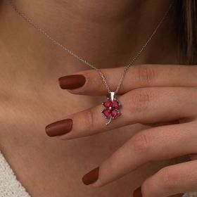 Nereze 925 Ayar Kırmızı Taşlı Yonca Kolye Kadın Gümüş Kolye