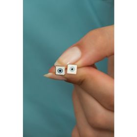 Nereze 925 Ayar Minimal Mineli Kare Model Kadın Gümüş Küpe