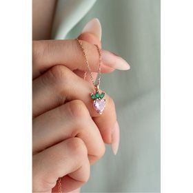 Nereze 925 Ayar Pembe Zirkon Taşlı Kalpli Çilek Kadın Gümüş Kolye