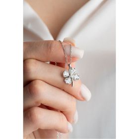 Nereze 925 Ayar Rodyumlu Beyaz Taşlı Dört Yapraklı Şans Yonca Kadın Gümüş Kolye