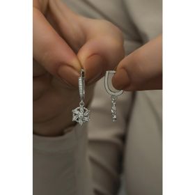 Nereze 925 Ayar Rodyumlu Sallantılı Rüzgar Gülü Kadın Gümüş Küpe