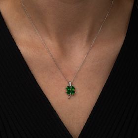 Nereze 925 Ayar Yeşil Taşlı Yonca Kadın Gümüş Kolye