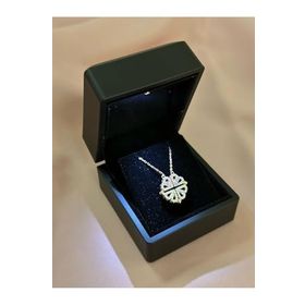 Nereze NRZ999310 925 Ayar Gümüş Işıklı Kutulu Mıknatıslı Açılır Kapanır Rose Yonca Kadın Kolye