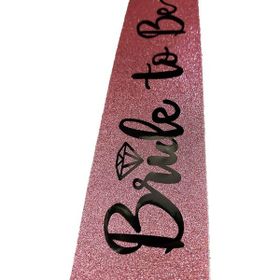 Nessi World 10x80 cm Pembe Üzeri Siyah İtalik Alyanslı Bride To Be Yazılı Simli Işıltılı Kuşak Kemer