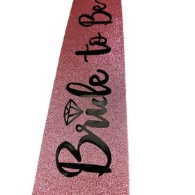Nessi World 10x80 cm Pembe Üzeri Siyah İtalik Alyanslı Bride To Be Yazılı Simli Işıltılı Kuşak Kemer