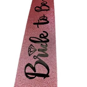 Nessi World 10x80 cm Pembe Üzeri Siyah İtalik Alyanslı Bride To Be Yazılı Simli Işıltılı Kuşak Kemer