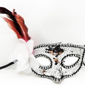 Nessi World 20x22 cm Gümüş Renk Yandan Tüylü Güllü Gümüş Taşlı Pullu Maske