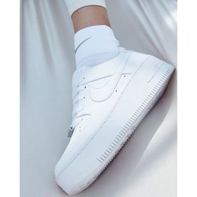 Nike AR5339-100 Kadın Spor Ayakkabı