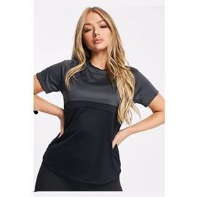 Nike BV6940-010 Kadın T-shirt