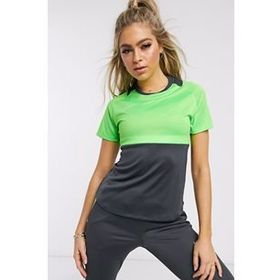 Nike BV6940-062 Kadın T-shirt