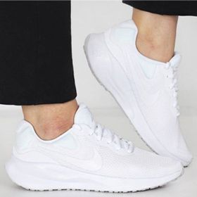 Nike FB2207-100 Revolution 7 Beyaz Erkek Koşu Ayakkabısı