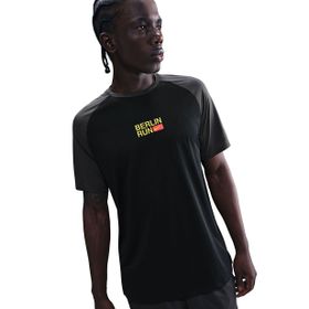 Nike IH4069-010 Siyah City Marathon Stride Erkek Koşu T-Shirt