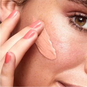Oriflame On Colour Şeftali Yağı Özlü Makyaj Bazı ve Aydınlatıcı