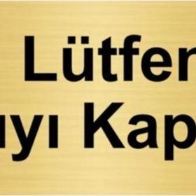 Özarslan Dizayn Lütfen Kapıyı Kapatınız 5x20 cm Altın Renk Metal Yönlendirme Levhası