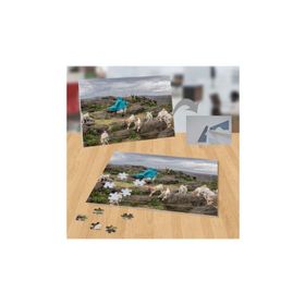 P063 Bebek Kuzuların Yanında Küçük Kız 99 Parça Puzzle Yapboz