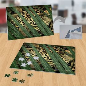 P101 Yaprakların Arkasından Bakan Leopar 99 Parça Puzzle Yapboz