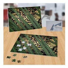 P101 Yaprakların Arkasından Bakan Leopar 99 Parça Puzzle Yapboz