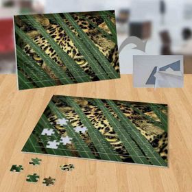 P101 Yaprakların Arkasından Bakan Leopar 99 Parça Puzzle Yapboz