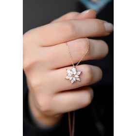 Papatya Silver 925 Ayar Beyaz Opal Taşlı Yasemin Çiçeği Gümüş Kolye