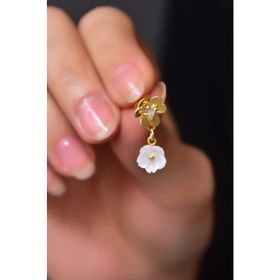 Papatya Silver 925 Ayar Gümüş Hediyeli Gold Kaplama Frezya Ve Sedef Manolya Çiçeği Küpe